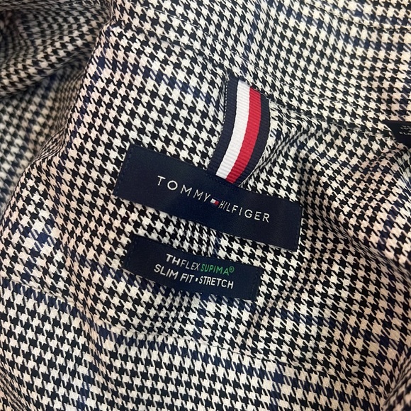 Tommy Hilfiger - Picture 2 of 3